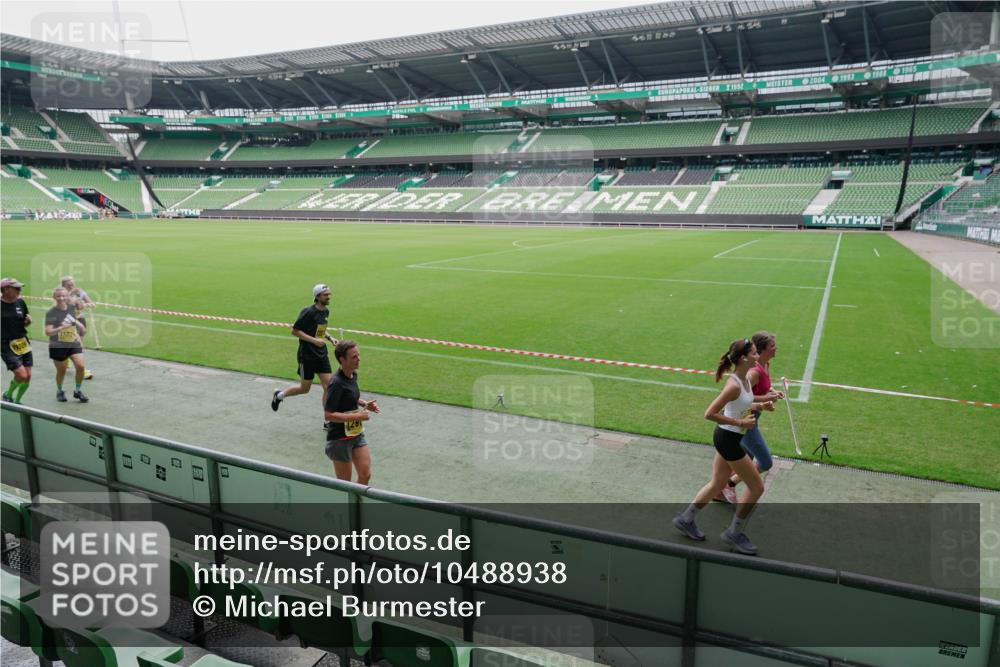 13.09.2026 - 21. swb-Marathon Bremen Michael Burmester http://msf.ph/oto/10488938 13.09.2026 10:37:35 Laufen im Stadion 10090, 10091, 10092, 10150, 10153, 10154, 10160, 10186, 10190, 10198, 10205, 10237, 10251, 10257, 10272, 10273, 10274, 10275, 10278, 10283, 10291, 10296, 10305, 10315, 10323, 10327, 10331, 10332, 10338, 10370, 10375, 10376, 10382, 10390, 10403, 10411, 10420, 10429, 10432, 10444, 10465, 10488, 10497, 10500, 10516, 10531, 10560, 10569, 10598, 10607, 10613, 10633, 10647, 10648, 10654, 10659, 10663, 10674, 10695, 10802, 10823 meine-sportfotos.de