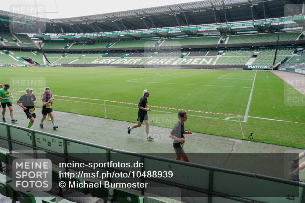 13.09.2026 - 21. swb-Marathon Bremen Michael Burmester http://msf.ph/oto/10488939 13.09.2026 10:37:36 Laufen im Stadion 10090, 10091, 10092, 10150, 10153, 10154, 10160, 10186, 10190, 10198, 10205, 10237, 10251, 10257, 10273, 10274, 10278, 10283, 10291, 10296, 10305, 10315, 10323, 10327, 10331, 10332, 10338, 10370, 10375, 10376, 10382, 10390, 10403, 10411, 10420, 10429, 10432, 10444, 10465, 10488, 10497, 10500, 10516, 10531, 10569, 10598, 10607, 10613, 10633, 10645, 10647, 10648, 10654, 10659, 10663, 10674, 10681, 10695, 10802, 10823 meine-sportfotos.de