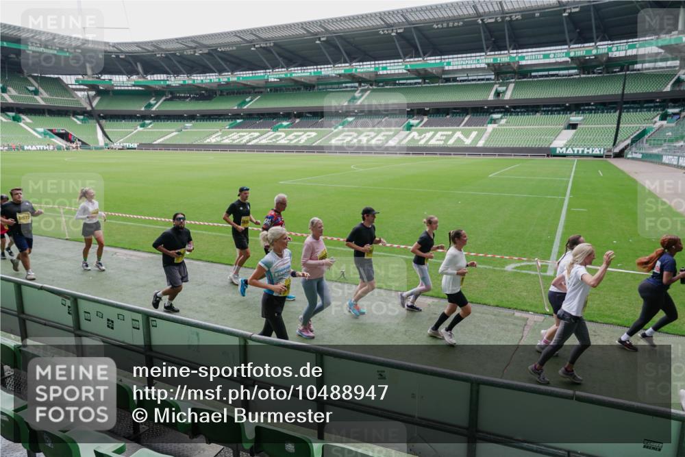 13.09.2026 - 21. swb-Marathon Bremen Michael Burmester http://msf.ph/oto/10488947 13.09.2026 10:37:44 Laufen im Stadion 10090, 10091, 10092, 10150, 10153, 10154, 10168, 10186, 10190, 10198, 10205, 10237, 10257, 10273, 10274, 10278, 10283, 10296, 10305, 10315, 10323, 10327, 10331, 10332, 10338, 10370, 10375, 10376, 10390, 10403, 10411, 10429, 10432, 10444, 10465, 10488, 10497, 10500, 10516, 10526, 10531, 10569, 10598, 10607, 10613, 10633, 10645, 10647, 10648, 10654, 10659, 10661, 10663, 10674, 10681, 10682, 10695, 10697, 10802, 10823 meine-sportfotos.de