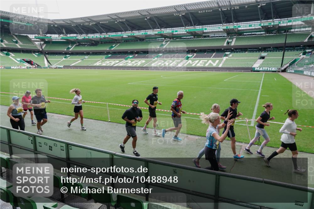 13.09.2026 - 21. swb-Marathon Bremen Michael Burmester http://msf.ph/oto/10488948 13.09.2026 10:37:45 Laufen im Stadion 10090, 10091, 10092, 10150, 10153, 10154, 10168, 10186, 10190, 10198, 10205, 10237, 10257, 10273, 10274, 10278, 10283, 10296, 10305, 10315, 10323, 10327, 10331, 10332, 10338, 10370, 10375, 10376, 10390, 10403, 10411, 10429, 10432, 10444, 10465, 10488, 10497, 10500, 10516, 10526, 10531, 10569, 10598, 10613, 10633, 10645, 10647, 10648, 10654, 10659, 10661, 10663, 10674, 10681, 10682, 10695, 10697, 10802, 10823 meine-sportfotos.de