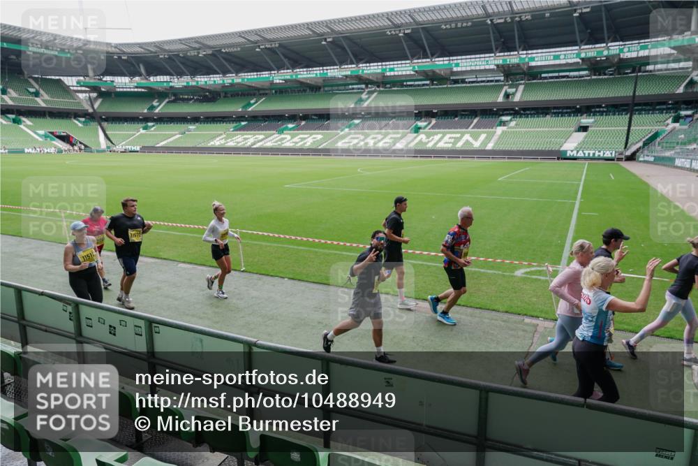 13.09.2026 - 21. swb-Marathon Bremen Michael Burmester http://msf.ph/oto/10488949 13.09.2026 10:37:45 Laufen im Stadion 10090, 10091, 10092, 10150, 10153, 10154, 10168, 10186, 10190, 10198, 10205, 10237, 10257, 10273, 10274, 10278, 10283, 10296, 10305, 10315, 10323, 10327, 10331, 10332, 10338, 10370, 10375, 10376, 10390, 10403, 10411, 10429, 10432, 10444, 10465, 10488, 10497, 10500, 10516, 10526, 10531, 10569, 10598, 10613, 10633, 10645, 10647, 10648, 10654, 10659, 10661, 10663, 10674, 10681, 10682, 10695, 10697, 10802, 10823 meine-sportfotos.de