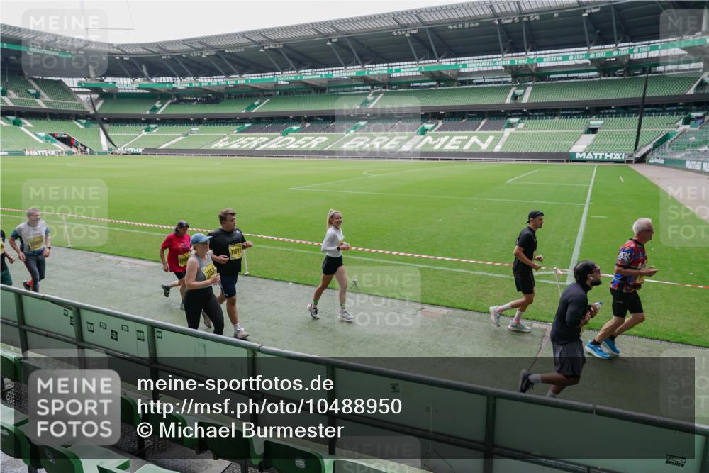 13.09.2026 - 21. swb-Marathon Bremen Michael Burmester http://msf.ph/oto/10488950 13.09.2026 10:37:46 Laufen im Stadion 10090, 10091, 10092, 10150, 10153, 10154, 10168, 10186, 10190, 10198, 10205, 10237, 10257, 10273, 10274, 10278, 10283, 10296, 10305, 10315, 10323, 10327, 10331, 10332, 10338, 10370, 10375, 10376, 10390, 10403, 10411, 10429, 10432, 10444, 10465, 10488, 10497, 10500, 10516, 10526, 10531, 10569, 10598, 10613, 10633, 10645, 10647, 10648, 10654, 10659, 10661, 10663, 10674, 10681, 10682, 10695, 10697, 10802, 10823 meine-sportfotos.de