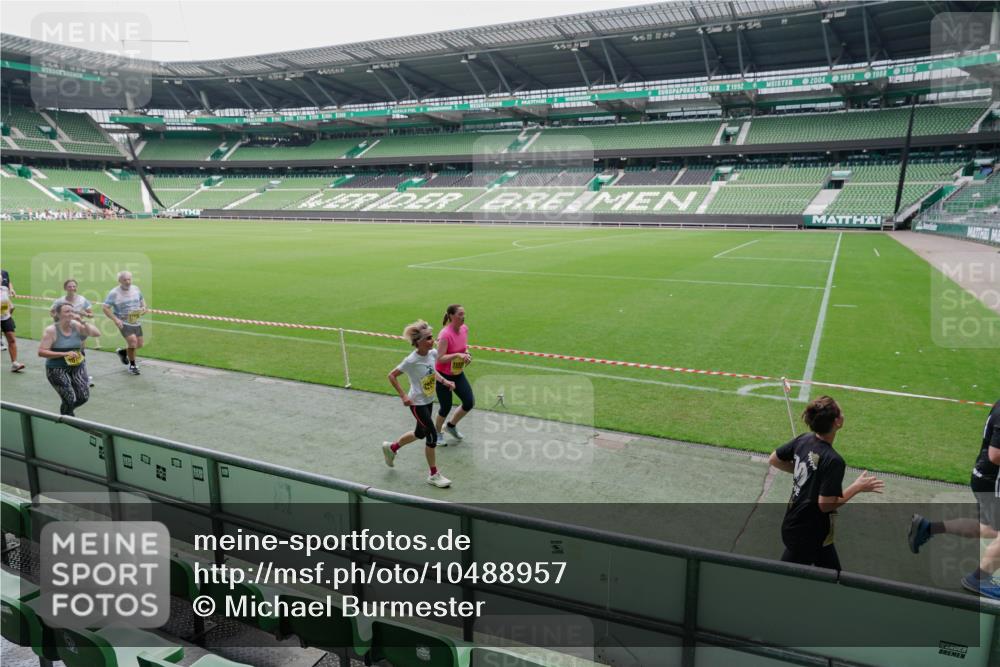 13.09.2026 - 21. swb-Marathon Bremen Michael Burmester http://msf.ph/oto/10488957 13.09.2026 10:37:54 Laufen im Stadion 10090, 10091, 10092, 10150, 10153, 10154, 10168, 10186, 10188, 10190, 10198, 10205, 10237, 10257, 10259, 10260, 10273, 10274, 10283, 10296, 10305, 10315, 10323, 10327, 10331, 10332, 10370, 10375, 10376, 10390, 10429, 10432, 10444, 10465, 10488, 10497, 10500, 10516, 10526, 10598, 10613, 10633, 10645, 10647, 10648, 10654, 10659, 10661, 10663, 10674, 10681, 10682, 10695, 10697, 10802, 10823 meine-sportfotos.de