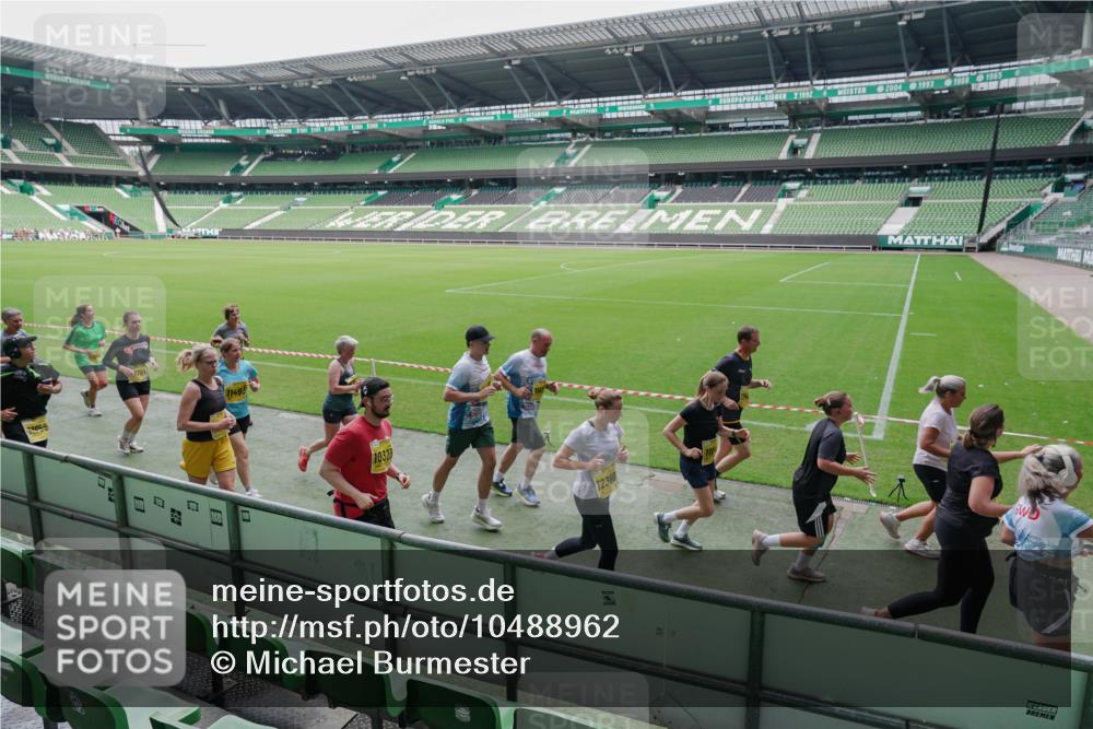 13.09.2026 - 21. swb-Marathon Bremen Michael Burmester http://msf.ph/oto/10488962 13.09.2026 10:37:59 Laufen im Stadion 10090, 10091, 10092, 10150, 10153, 10154, 10168, 10186, 10188, 10190, 10198, 10205, 10237, 10257, 10259, 10260, 10273, 10274, 10283, 10296, 10305, 10315, 10323, 10327, 10331, 10332, 10370, 10375, 10376, 10390, 10429, 10432, 10444, 10465, 10488, 10497, 10500, 10516, 10526, 10598, 10613, 10633, 10645, 10647, 10648, 10654, 10659, 10661, 10663, 10674, 10681, 10682, 10695, 10697, 10802, 10823 meine-sportfotos.de