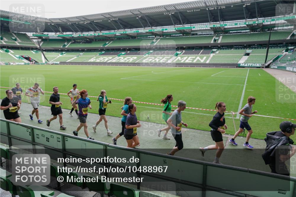 13.09.2026 - 21. swb-Marathon Bremen Michael Burmester http://msf.ph/oto/10488967 13.09.2026 10:38:02 Laufen im Stadion 10090, 10091, 10092, 10150, 10153, 10154, 10168, 10186, 10188, 10190, 10198, 10205, 10237, 10257, 10259, 10260, 10273, 10274, 10283, 10296, 10305, 10315, 10323, 10327, 10331, 10332, 10370, 10375, 10376, 10390, 10432, 10444, 10465, 10488, 10497, 10500, 10516, 10526, 10598, 10613, 10633, 10645, 10647, 10648, 10654, 10659, 10661, 10663, 10674, 10681, 10682, 10695, 10697, 10802, 10823 meine-sportfotos.de