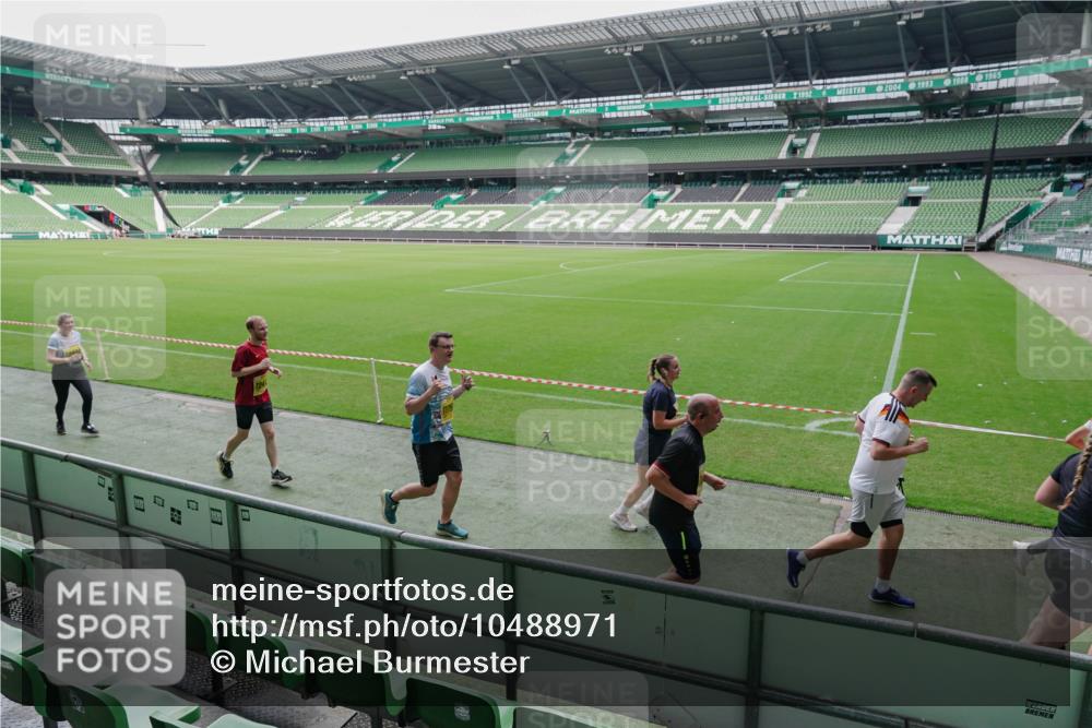 13.09.2026 - 21. swb-Marathon Bremen Michael Burmester http://msf.ph/oto/10488971 13.09.2026 10:38:06 Laufen im Stadion 10090, 10091, 10092, 10150, 10153, 10154, 10168, 10186, 10188, 10190, 10198, 10205, 10237, 10257, 10259, 10260, 10273, 10274, 10283, 10296, 10305, 10315, 10323, 10327, 10331, 10332, 10370, 10375, 10376, 10432, 10444, 10465, 10488, 10497, 10500, 10516, 10526, 10598, 10613, 10633, 10645, 10647, 10648, 10654, 10659, 10661, 10663, 10674, 10681, 10682, 10695, 10697, 10802, 10823 meine-sportfotos.de