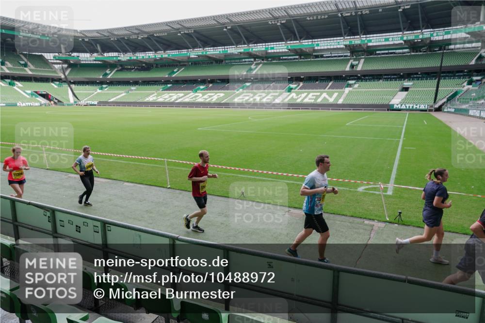 13.09.2026 - 21. swb-Marathon Bremen Michael Burmester http://msf.ph/oto/10488972 13.09.2026 10:38:07 Laufen im Stadion 10090, 10091, 10092, 10150, 10153, 10154, 10168, 10186, 10188, 10190, 10198, 10205, 10237, 10259, 10260, 10273, 10274, 10283, 10296, 10305, 10315, 10323, 10327, 10331, 10332, 10370, 10375, 10376, 10432, 10444, 10465, 10488, 10497, 10500, 10516, 10526, 10598, 10613, 10633, 10645, 10647, 10648, 10654, 10659, 10661, 10663, 10674, 10681, 10682, 10695, 10697, 10802, 10823 meine-sportfotos.de