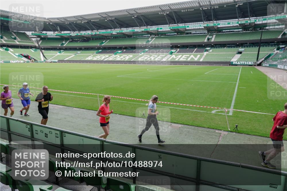 13.09.2026 - 21. swb-Marathon Bremen Michael Burmester http://msf.ph/oto/10488974 13.09.2026 10:38:09 Laufen im Stadion 10090, 10091, 10092, 10150, 10153, 10154, 10168, 10186, 10188, 10190, 10198, 10205, 10237, 10259, 10260, 10273, 10274, 10283, 10296, 10305, 10315, 10323, 10327, 10331, 10332, 10370, 10375, 10376, 10432, 10444, 10465, 10488, 10497, 10500, 10516, 10526, 10595, 10598, 10613, 10630, 10633, 10645, 10647, 10648, 10654, 10659, 10661, 10663, 10674, 10681, 10682, 10695, 10697, 10802, 10823 meine-sportfotos.de