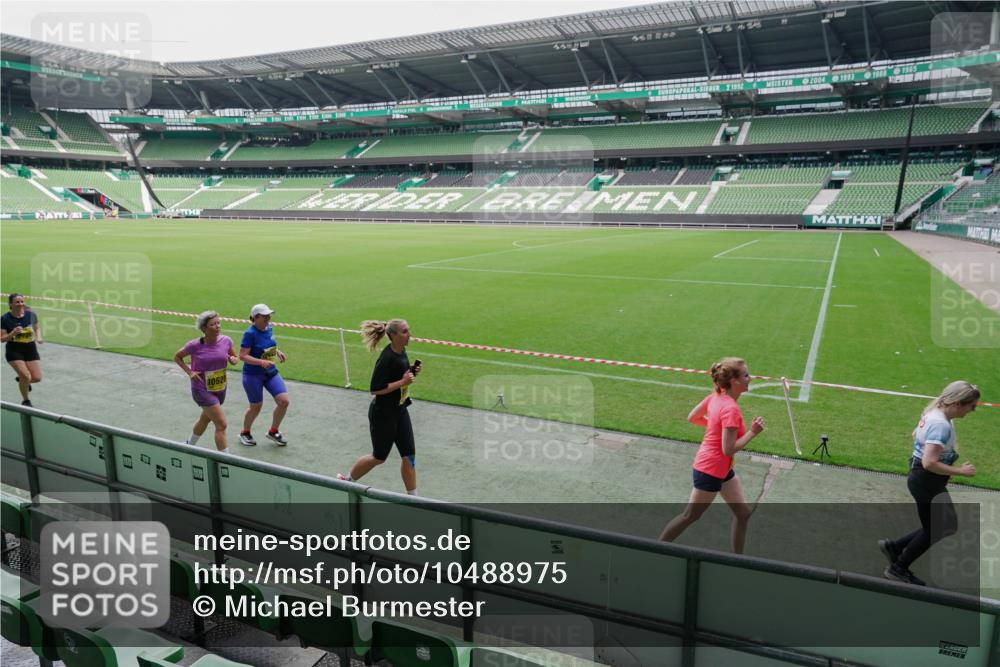 13.09.2026 - 21. swb-Marathon Bremen Michael Burmester http://msf.ph/oto/10488975 13.09.2026 10:38:10 Laufen im Stadion 10090, 10091, 10092, 10150, 10153, 10154, 10168, 10186, 10188, 10190, 10198, 10205, 10237, 10259, 10260, 10273, 10274, 10283, 10296, 10305, 10315, 10323, 10327, 10331, 10332, 10370, 10375, 10376, 10432, 10444, 10465, 10488, 10497, 10500, 10516, 10526, 10595, 10598, 10613, 10630, 10633, 10645, 10647, 10648, 10654, 10659, 10661, 10663, 10674, 10681, 10682, 10695, 10697, 10802, 10823 meine-sportfotos.de