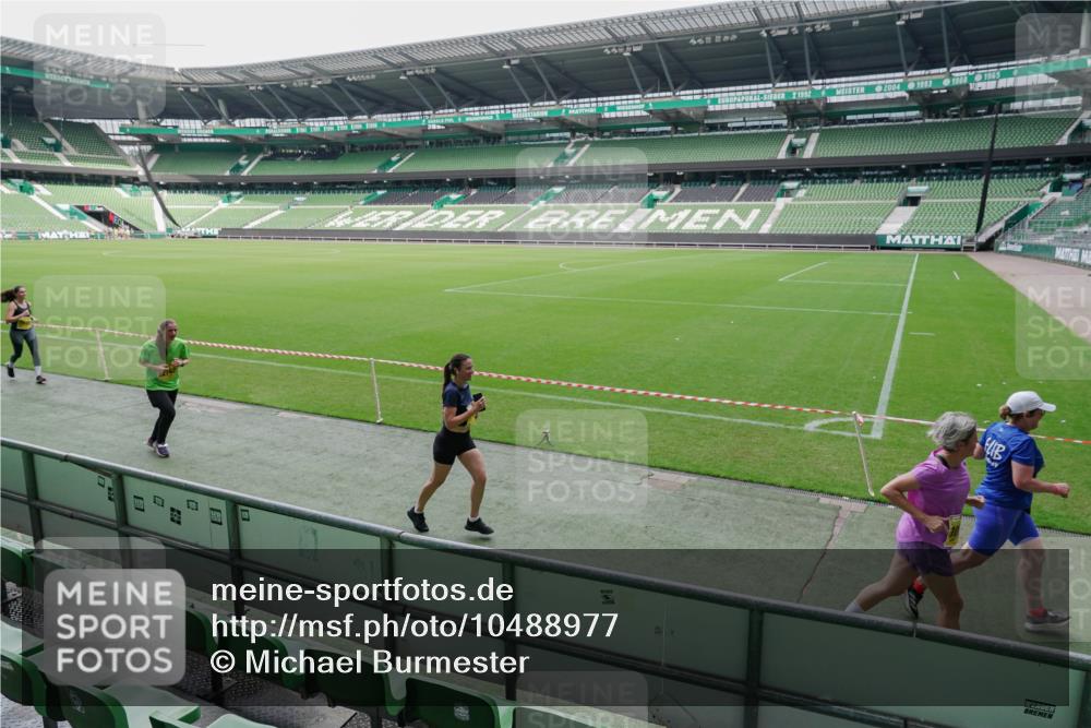 13.09.2026 - 21. swb-Marathon Bremen Michael Burmester http://msf.ph/oto/10488977 13.09.2026 10:38:12 Laufen im Stadion 10090, 10091, 10092, 10150, 10168, 10186, 10188, 10190, 10205, 10237, 10238, 10259, 10260, 10273, 10274, 10283, 10305, 10315, 10323, 10327, 10331, 10332, 10370, 10375, 10376, 10432, 10444, 10465, 10488, 10497, 10500, 10516, 10526, 10595, 10598, 10613, 10630, 10645, 10647, 10648, 10654, 10659, 10661, 10663, 10674, 10681, 10682, 10695, 10697, 10802, 10823 meine-sportfotos.de