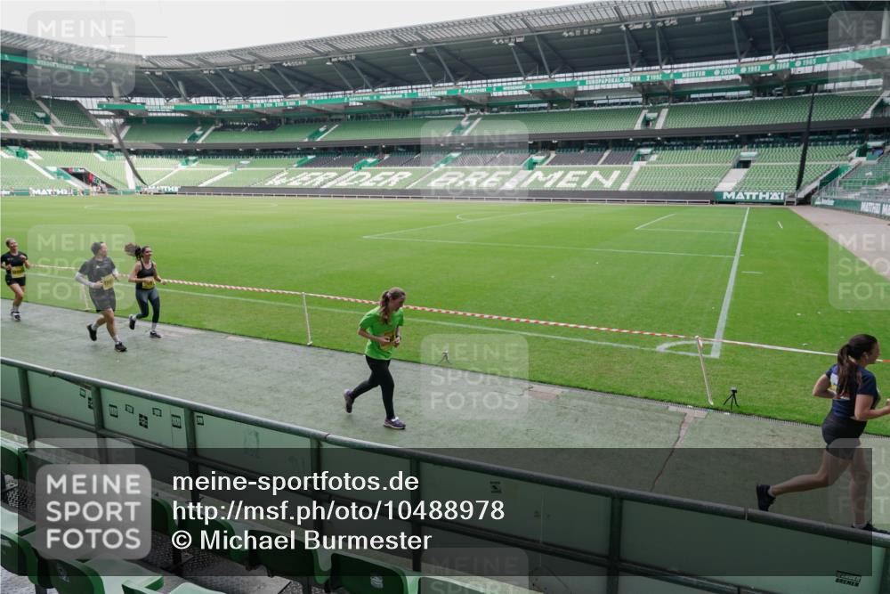 13.09.2026 - 21. swb-Marathon Bremen Michael Burmester http://msf.ph/oto/10488978 13.09.2026 10:38:14 Laufen im Stadion 10090, 10091, 10092, 10150, 10168, 10186, 10188, 10190, 10205, 10237, 10238, 10259, 10260, 10273, 10274, 10283, 10305, 10315, 10323, 10327, 10331, 10332, 10360, 10370, 10375, 10376, 10432, 10444, 10457, 10465, 10469, 10488, 10497, 10500, 10516, 10526, 10595, 10598, 10613, 10630, 10645, 10647, 10648, 10654, 10659, 10661, 10663, 10674, 10681, 10682, 10695, 10697, 10802, 10823 meine-sportfotos.de