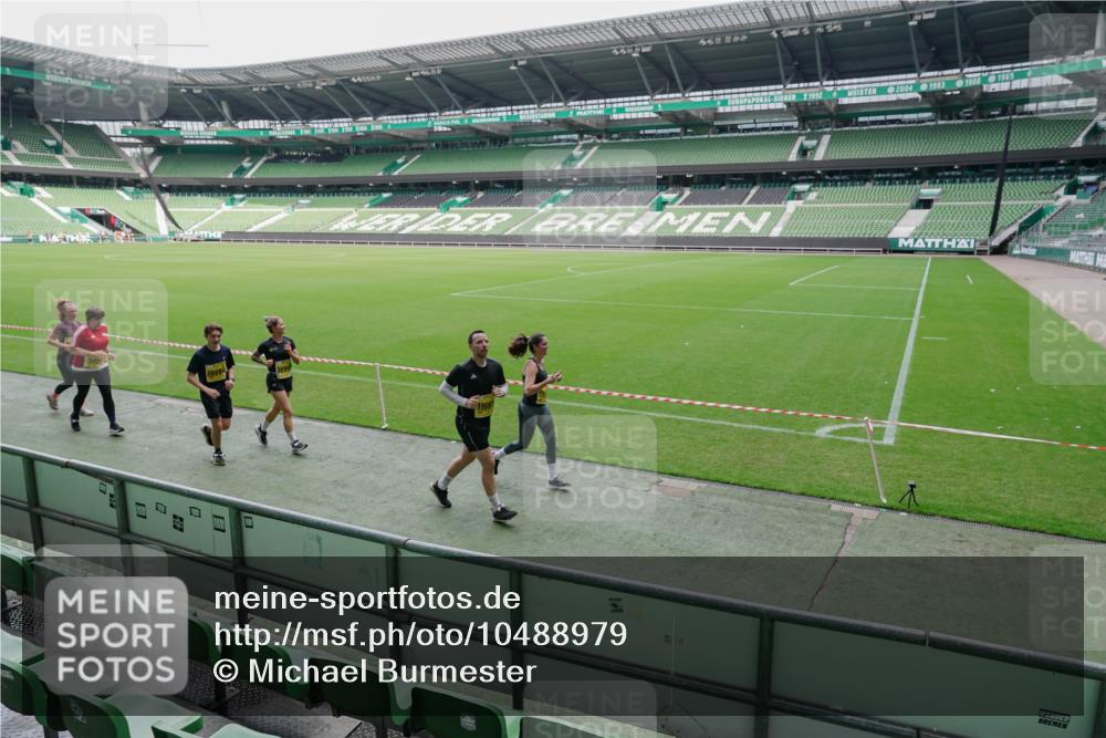 13.09.2026 - 21. swb-Marathon Bremen Michael Burmester http://msf.ph/oto/10488979 13.09.2026 10:38:16 Laufen im Stadion 10090, 10091, 10092, 10150, 10168, 10186, 10188, 10190, 10205, 10237, 10238, 10259, 10260, 10273, 10274, 10283, 10305, 10315, 10323, 10327, 10331, 10332, 10360, 10370, 10375, 10376, 10404, 10432, 10444, 10457, 10465, 10469, 10488, 10500, 10516, 10526, 10595, 10598, 10630, 10645, 10654, 10659, 10661, 10663, 10674, 10681, 10682, 10695, 10697, 10802, 10823 meine-sportfotos.de