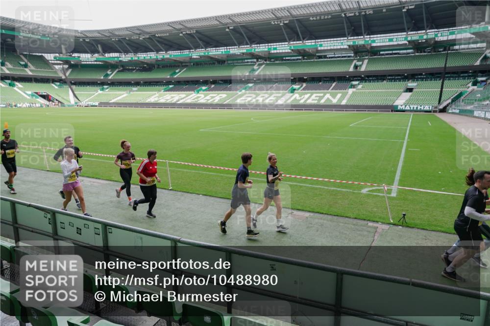 13.09.2026 - 21. swb-Marathon Bremen Michael Burmester http://msf.ph/oto/10488980 13.09.2026 10:38:18 Laufen im Stadion 10090, 10091, 10150, 10168, 10186, 10188, 10190, 10205, 10238, 10259, 10260, 10273, 10274, 10283, 10305, 10315, 10323, 10327, 10331, 10332, 10360, 10364, 10370, 10375, 10376, 10404, 10432, 10444, 10457, 10465, 10469, 10488, 10500, 10516, 10526, 10595, 10598, 10630, 10645, 10654, 10659, 10661, 10663, 10674, 10681, 10682, 10695, 10697, 10802, 10823 meine-sportfotos.de