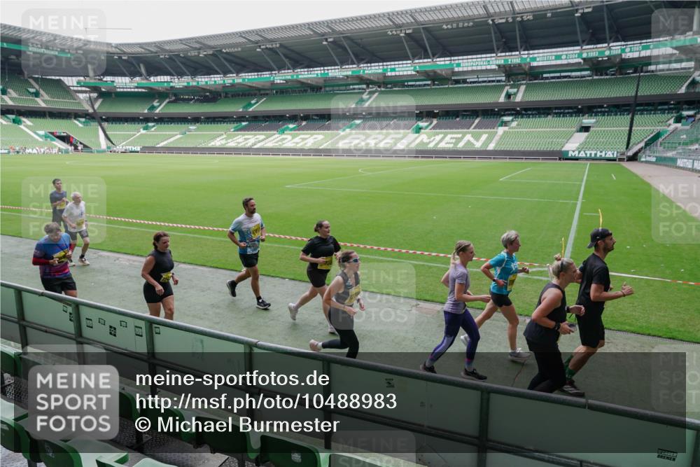 13.09.2026 - 21. swb-Marathon Bremen Michael Burmester http://msf.ph/oto/10488983 13.09.2026 10:38:22 Laufen im Stadion 10090, 10091, 10150, 10168, 10186, 10188, 10190, 10204, 10205, 10238, 10259, 10260, 10273, 10274, 10283, 10305, 10315, 10323, 10327, 10331, 10332, 10360, 10363, 10364, 10370, 10375, 10376, 10404, 10432, 10444, 10457, 10465, 10469, 10488, 10516, 10526, 10595, 10598, 10630, 10645, 10654, 10659, 10661, 10663, 10674, 10681, 10682, 10686, 10695, 10697, 10802, 10823 meine-sportfotos.de