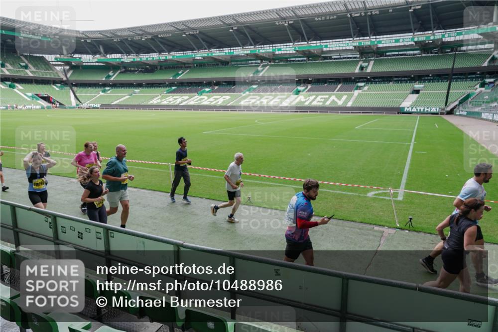 13.09.2026 - 21. swb-Marathon Bremen Michael Burmester http://msf.ph/oto/10488986 13.09.2026 10:38:25 Laufen im Stadion 10090, 10091, 10139, 10150, 10168, 10186, 10188, 10190, 10204, 10205, 10238, 10259, 10260, 10273, 10274, 10283, 10305, 10315, 10323, 10327, 10360, 10363, 10364, 10370, 10375, 10376, 10378, 10404, 10432, 10444, 10457, 10465, 10469, 10488, 10505, 10516, 10526, 10595, 10598, 10630, 10645, 10654, 10661, 10663, 10664, 10674, 10681, 10682, 10686, 10695, 10697, 10802, 10823 meine-sportfotos.de