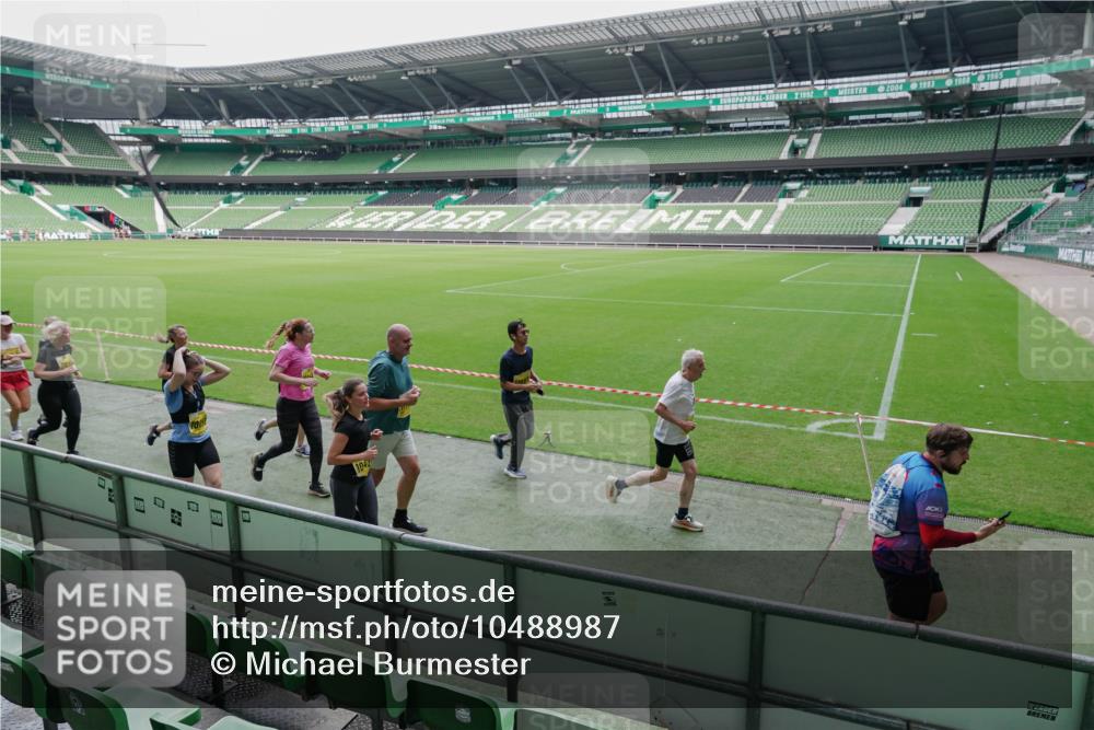13.09.2026 - 21. swb-Marathon Bremen Michael Burmester http://msf.ph/oto/10488987 13.09.2026 10:38:25 Laufen im Stadion 10090, 10091, 10139, 10150, 10168, 10186, 10188, 10190, 10204, 10205, 10238, 10259, 10260, 10273, 10274, 10283, 10305, 10315, 10323, 10327, 10360, 10363, 10364, 10370, 10375, 10376, 10378, 10404, 10432, 10444, 10457, 10465, 10469, 10488, 10505, 10516, 10526, 10595, 10598, 10630, 10645, 10654, 10661, 10663, 10664, 10674, 10681, 10682, 10686, 10695, 10697, 10802, 10823 meine-sportfotos.de