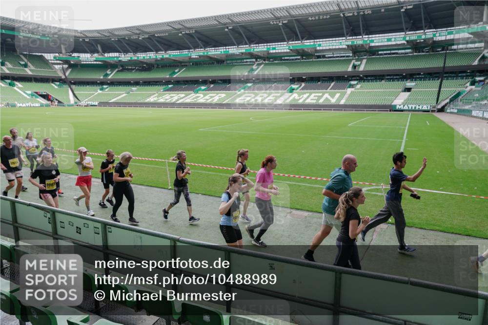 13.09.2026 - 21. swb-Marathon Bremen Michael Burmester http://msf.ph/oto/10488989 13.09.2026 10:38:27 Laufen im Stadion 10090, 10091, 10135, 10139, 10150, 10168, 10188, 10190, 10204, 10205, 10238, 10259, 10260, 10273, 10274, 10283, 10305, 10315, 10323, 10327, 10360, 10363, 10364, 10370, 10375, 10376, 10378, 10404, 10432, 10444, 10457, 10465, 10469, 10488, 10505, 10510, 10511, 10516, 10526, 10595, 10598, 10630, 10645, 10654, 10661, 10663, 10664, 10674, 10681, 10682, 10686, 10695, 10697, 10802, 10823 meine-sportfotos.de