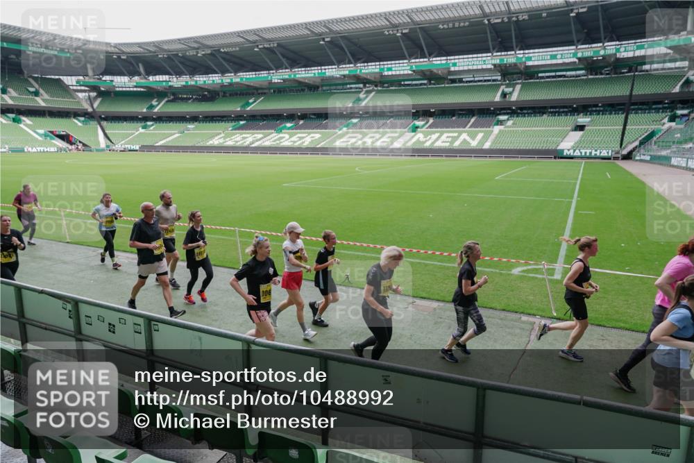 13.09.2026 - 21. swb-Marathon Bremen Michael Burmester http://msf.ph/oto/10488992 13.09.2026 10:38:28 Laufen im Stadion 10090, 10091, 10135, 10139, 10150, 10168, 10188, 10190, 10204, 10205, 10238, 10259, 10260, 10273, 10274, 10283, 10305, 10315, 10323, 10327, 10360, 10363, 10364, 10370, 10375, 10376, 10378, 10404, 10432, 10444, 10457, 10465, 10469, 10488, 10505, 10510, 10511, 10516, 10526, 10595, 10598, 10609, 10630, 10645, 10654, 10661, 10662, 10663, 10664, 10674, 10681, 10682, 10686, 10695, 10697, 10802, 10823 meine-sportfotos.de