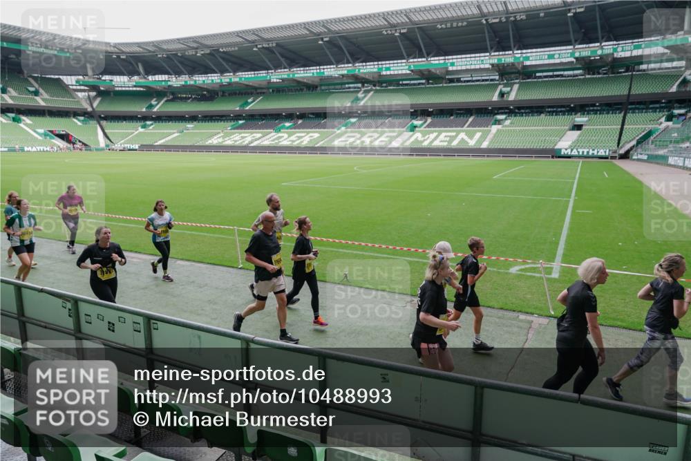 13.09.2026 - 21. swb-Marathon Bremen Michael Burmester http://msf.ph/oto/10488993 13.09.2026 10:38:29 Laufen im Stadion 10090, 10091, 10135, 10139, 10150, 10168, 10188, 10190, 10204, 10205, 10238, 10259, 10260, 10273, 10274, 10283, 10305, 10315, 10323, 10360, 10363, 10364, 10370, 10375, 10376, 10378, 10404, 10432, 10444, 10457, 10465, 10469, 10488, 10505, 10510, 10511, 10516, 10526, 10595, 10598, 10609, 10630, 10645, 10654, 10661, 10662, 10663, 10664, 10674, 10681, 10682, 10686, 10695, 10697, 10802, 10823 meine-sportfotos.de