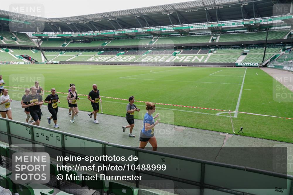 13.09.2026 - 21. swb-Marathon Bremen Michael Burmester http://msf.ph/oto/10488999 13.09.2026 10:38:37 Laufen im Stadion 10090, 10091, 10135, 10139, 10150, 10168, 10188, 10190, 10204, 10205, 10217, 10229, 10238, 10259, 10260, 10273, 10274, 10283, 10305, 10315, 10323, 10360, 10363, 10364, 10370, 10375, 10376, 10378, 10404, 10432, 10444, 10457, 10465, 10469, 10488, 10505, 10510, 10511, 10516, 10526, 10595, 10598, 10609, 10619, 10630, 10645, 10654, 10661, 10662, 10664, 10674, 10681, 10682, 10686, 10695, 10697, 10802, 10823 meine-sportfotos.de