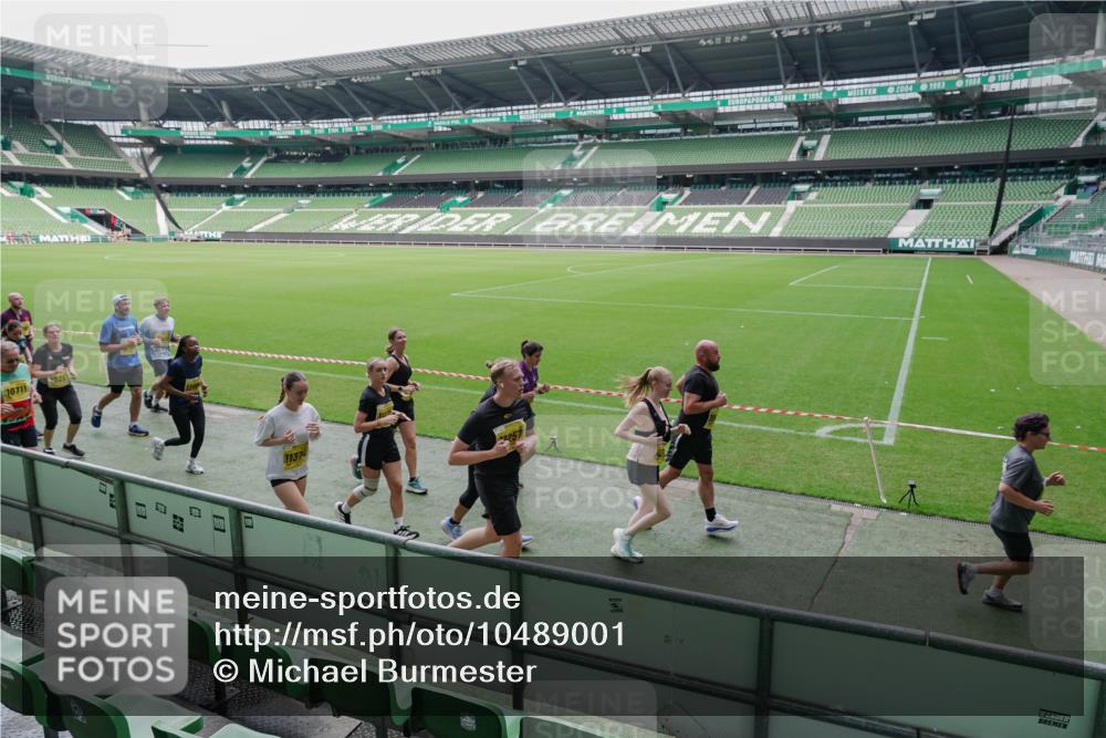 13.09.2026 - 21. swb-Marathon Bremen Michael Burmester http://msf.ph/oto/10489001 13.09.2026 10:38:39 Laufen im Stadion 10090, 10091, 10135, 10138, 10139, 10150, 10168, 10188, 10190, 10204, 10205, 10217, 10229, 10238, 10259, 10260, 10273, 10274, 10283, 10305, 10314, 10315, 10323, 10360, 10363, 10364, 10370, 10375, 10376, 10378, 10404, 10432, 10444, 10457, 10465, 10469, 10488, 10505, 10510, 10511, 10516, 10526, 10595, 10598, 10609, 10619, 10630, 10645, 10654, 10661, 10662, 10664, 10674, 10681, 10682, 10686, 10695, 10697, 10802, 10823 meine-sportfotos.de