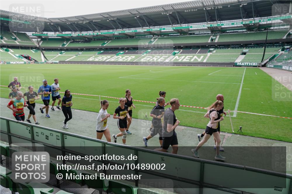 13.09.2026 - 21. swb-Marathon Bremen Michael Burmester http://msf.ph/oto/10489002 13.09.2026 10:38:39 Laufen im Stadion 10090, 10091, 10135, 10138, 10139, 10150, 10168, 10188, 10190, 10204, 10205, 10217, 10229, 10238, 10259, 10260, 10273, 10274, 10283, 10305, 10314, 10315, 10323, 10360, 10363, 10364, 10370, 10375, 10376, 10378, 10404, 10432, 10444, 10457, 10465, 10469, 10488, 10505, 10510, 10511, 10516, 10526, 10595, 10598, 10609, 10619, 10630, 10645, 10654, 10661, 10662, 10664, 10674, 10681, 10682, 10686, 10695, 10697, 10802, 10823 meine-sportfotos.de