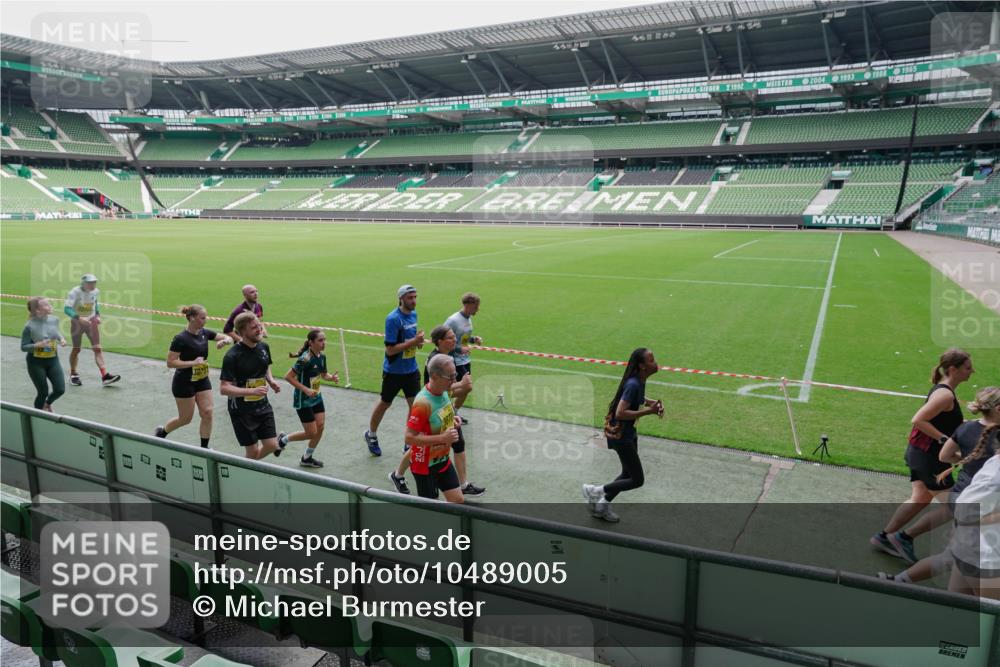 13.09.2026 - 21. swb-Marathon Bremen Michael Burmester http://msf.ph/oto/10489005 13.09.2026 10:38:41 Laufen im Stadion 10090, 10091, 10135, 10138, 10139, 10150, 10168, 10188, 10190, 10204, 10205, 10217, 10229, 10238, 10259, 10260, 10273, 10274, 10283, 10305, 10314, 10315, 10323, 10360, 10363, 10364, 10370, 10375, 10376, 10378, 10404, 10432, 10457, 10465, 10469, 10488, 10505, 10510, 10511, 10526, 10595, 10598, 10609, 10619, 10630, 10645, 10654, 10661, 10662, 10664, 10674, 10681, 10682, 10686, 10695, 10697, 10802, 10823 meine-sportfotos.de