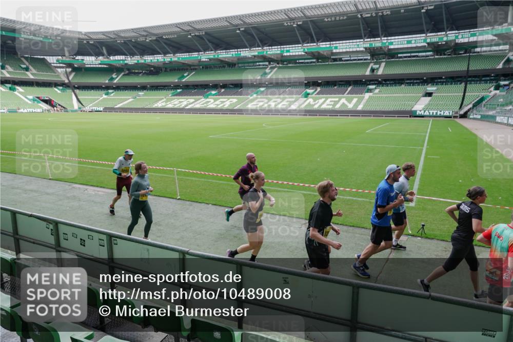 13.09.2026 - 21. swb-Marathon Bremen Michael Burmester http://msf.ph/oto/10489008 13.09.2026 10:38:43 Laufen im Stadion 10090, 10091, 10135, 10138, 10139, 10150, 10168, 10188, 10190, 10204, 10205, 10217, 10229, 10238, 10259, 10260, 10273, 10274, 10283, 10305, 10314, 10315, 10323, 10360, 10363, 10364, 10370, 10375, 10376, 10378, 10404, 10432, 10457, 10465, 10469, 10488, 10505, 10510, 10511, 10526, 10595, 10598, 10609, 10619, 10630, 10645, 10654, 10661, 10662, 10664, 10674, 10681, 10682, 10686, 10695, 10697, 10802, 10823 meine-sportfotos.de