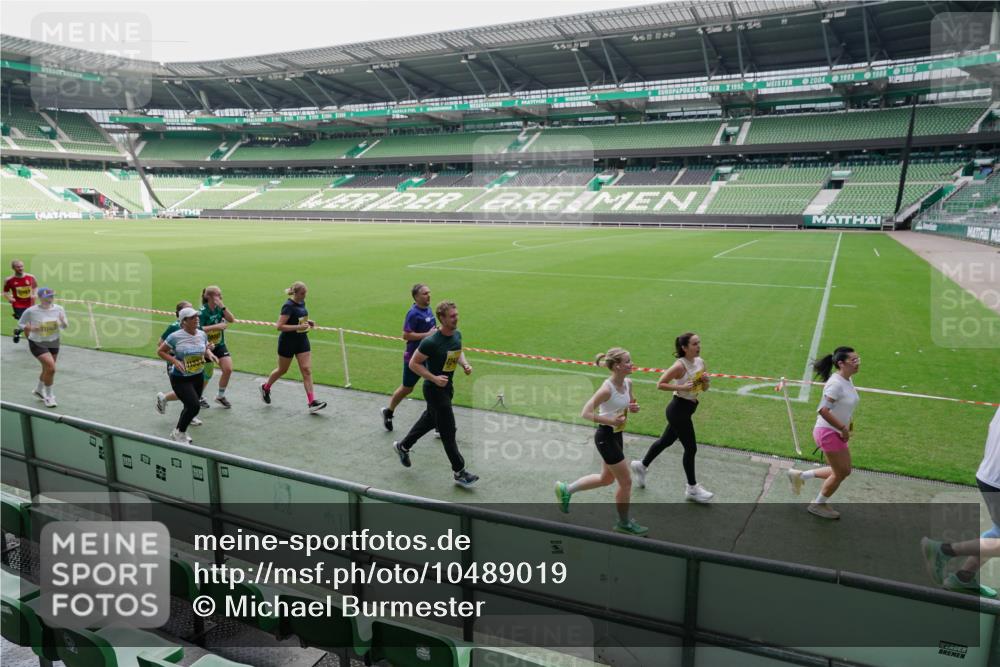 13.09.2026 - 21. swb-Marathon Bremen Michael Burmester http://msf.ph/oto/10489019 13.09.2026 10:38:57 Laufen im Stadion 10090, 10091, 10135, 10138, 10139, 10168, 10188, 10190, 10204, 10205, 10217, 10229, 10238, 10259, 10260, 10273, 10274, 10279, 10280, 10283, 10305, 10314, 10323, 10360, 10363, 10364, 10370, 10375, 10376, 10378, 10404, 10432, 10457, 10465, 10469, 10488, 10493, 10501, 10505, 10510, 10511, 10526, 10556, 10576, 10595, 10609, 10616, 10619, 10630, 10645, 10654, 10660, 10661, 10662, 10664, 10681, 10682, 10686, 10695, 10697, 10712, 10743, 10802, 10823 meine-sportfotos.de