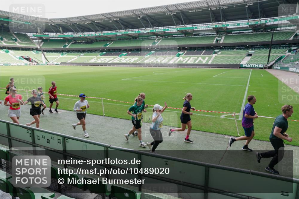 13.09.2026 - 21. swb-Marathon Bremen Michael Burmester http://msf.ph/oto/10489020 13.09.2026 10:38:59 Laufen im Stadion 10090, 10091, 10135, 10138, 10139, 10168, 10188, 10190, 10204, 10205, 10217, 10229, 10238, 10259, 10260, 10273, 10274, 10279, 10280, 10283, 10305, 10314, 10323, 10360, 10363, 10364, 10370, 10375, 10376, 10378, 10404, 10432, 10457, 10465, 10469, 10488, 10493, 10501, 10505, 10510, 10511, 10526, 10556, 10576, 10595, 10609, 10616, 10619, 10630, 10645, 10654, 10660, 10661, 10662, 10664, 10681, 10682, 10686, 10695, 10697, 10712, 10743, 10802, 10823 meine-sportfotos.de