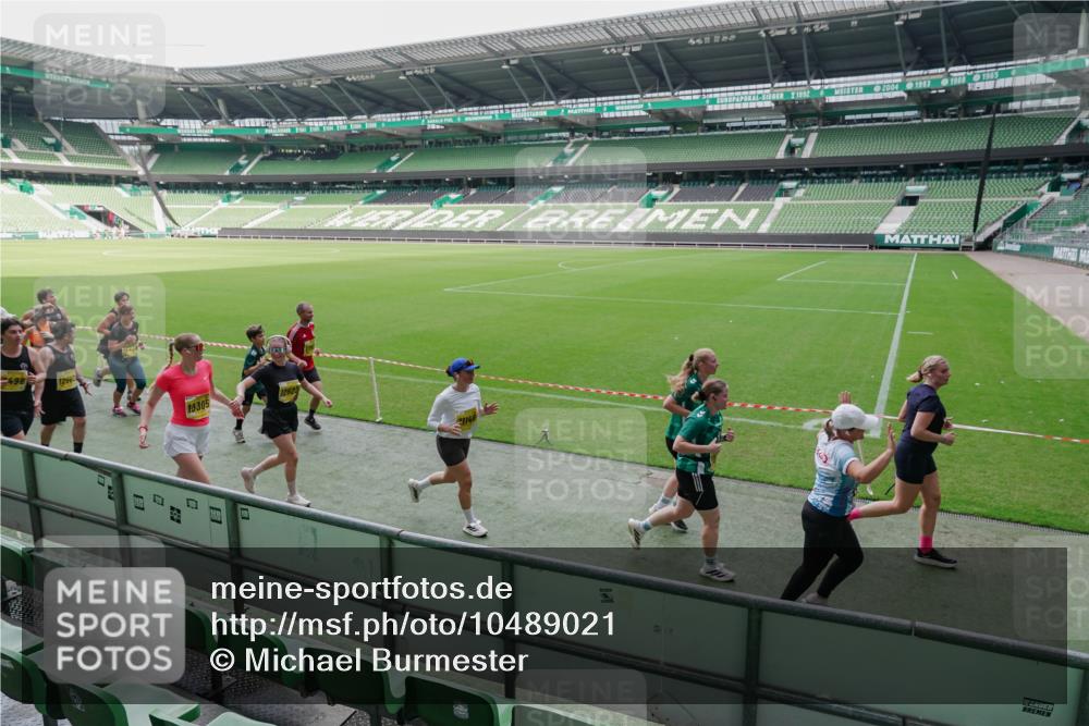 13.09.2026 - 21. swb-Marathon Bremen Michael Burmester http://msf.ph/oto/10489021 13.09.2026 10:38:59 Laufen im Stadion 10090, 10091, 10135, 10138, 10139, 10168, 10188, 10190, 10204, 10205, 10217, 10229, 10238, 10259, 10260, 10273, 10274, 10279, 10280, 10283, 10305, 10314, 10323, 10360, 10363, 10364, 10370, 10375, 10376, 10378, 10404, 10432, 10457, 10465, 10469, 10488, 10493, 10501, 10505, 10510, 10511, 10526, 10556, 10576, 10595, 10609, 10616, 10619, 10630, 10645, 10654, 10660, 10661, 10662, 10664, 10681, 10682, 10686, 10695, 10697, 10712, 10743, 10802, 10823 meine-sportfotos.de