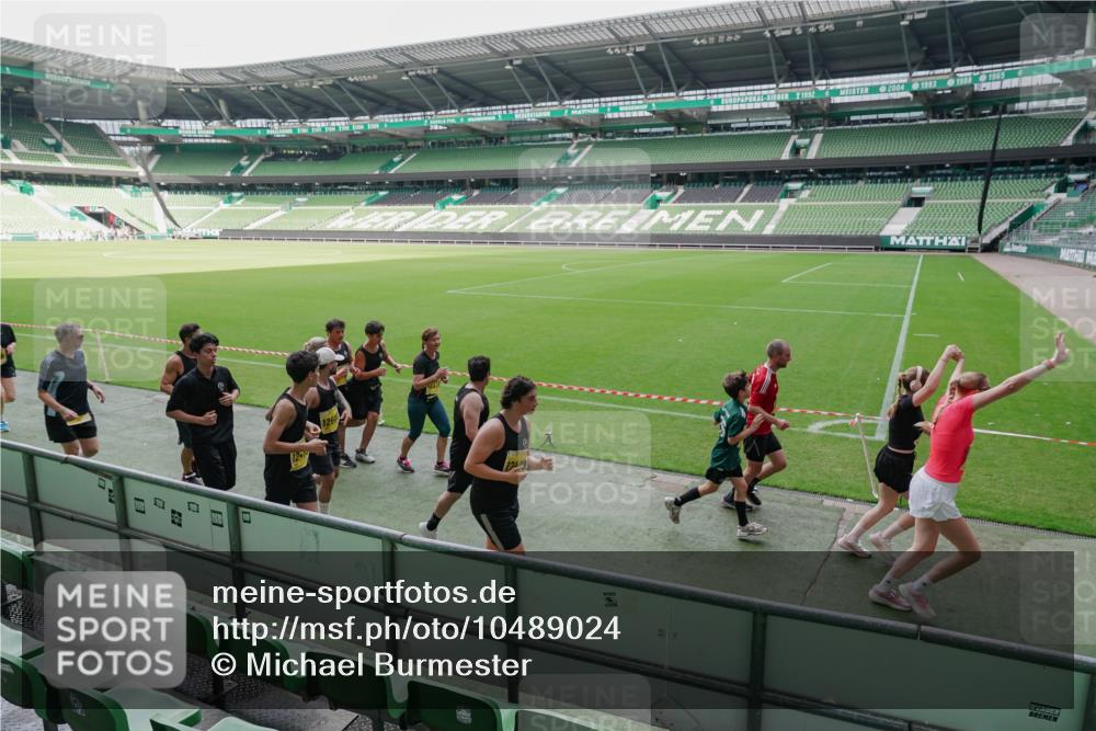 13.09.2026 - 21. swb-Marathon Bremen Michael Burmester http://msf.ph/oto/10489024 13.09.2026 10:39:02 Laufen im Stadion 10090, 10091, 10135, 10138, 10139, 10168, 10188, 10190, 10204, 10205, 10217, 10229, 10238, 10259, 10260, 10279, 10280, 10283, 10305, 10314, 10323, 10360, 10363, 10364, 10370, 10375, 10376, 10378, 10404, 10432, 10457, 10465, 10469, 10484, 10488, 10493, 10501, 10505, 10510, 10511, 10526, 10556, 10576, 10580, 10595, 10609, 10616, 10619, 10630, 10645, 10654, 10660, 10661, 10662, 10664, 10681, 10682, 10686, 10695, 10697, 10712, 10743, 10802, 10823 meine-sportfotos.de