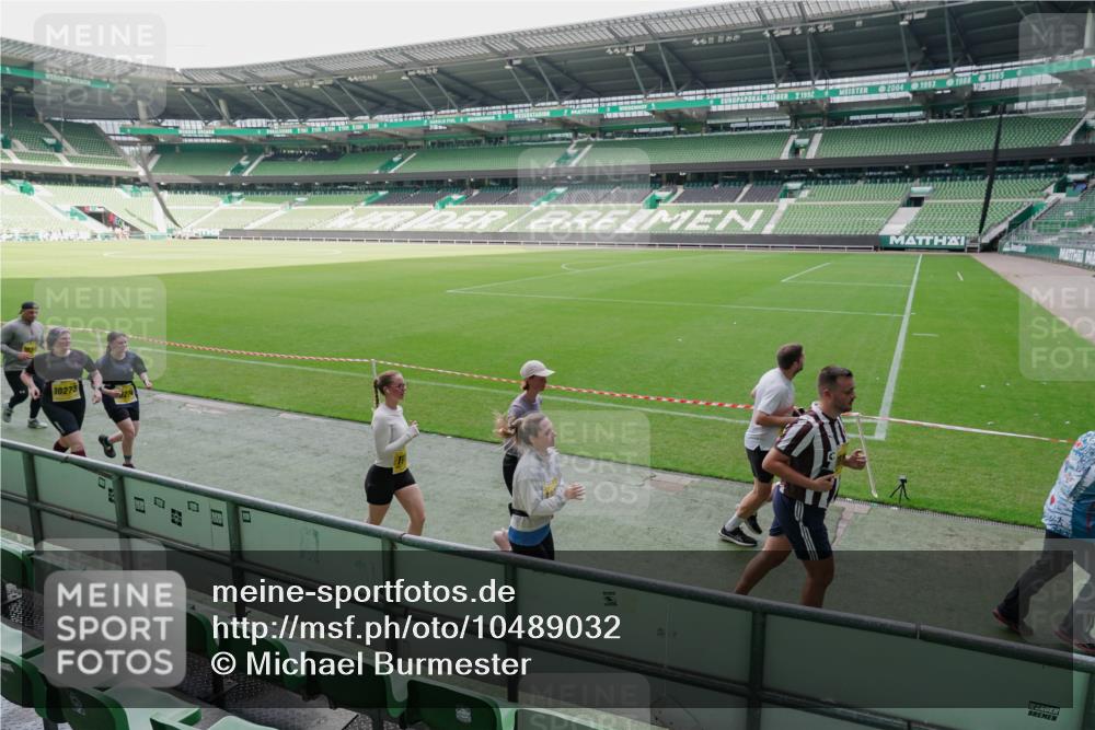 13.09.2026 - 21. swb-Marathon Bremen Michael Burmester http://msf.ph/oto/10489032 13.09.2026 10:39:07 Laufen im Stadion 10090, 10091, 10135, 10138, 10139, 10168, 10188, 10190, 10204, 10205, 10217, 10229, 10234, 10238, 10259, 10260, 10279, 10280, 10283, 10305, 10314, 10360, 10363, 10364, 10370, 10375, 10376, 10378, 10404, 10432, 10457, 10465, 10469, 10484, 10488, 10493, 10501, 10505, 10510, 10511, 10526, 10556, 10576, 10580, 10595, 10609, 10616, 10619, 10630, 10645, 10654, 10660, 10661, 10662, 10664, 10681, 10682, 10686, 10695, 10697, 10712, 10737, 10743, 10802, 10823 meine-sportfotos.de