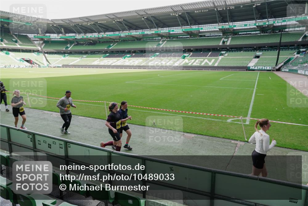 13.09.2026 - 21. swb-Marathon Bremen Michael Burmester http://msf.ph/oto/10489033 13.09.2026 10:39:09 Laufen im Stadion 10135, 10138, 10139, 10168, 10188, 10190, 10204, 10205, 10217, 10229, 10234, 10238, 10259, 10260, 10279, 10280, 10305, 10314, 10360, 10363, 10364, 10370, 10375, 10376, 10378, 10404, 10432, 10457, 10465, 10469, 10484, 10488, 10493, 10501, 10505, 10510, 10511, 10526, 10556, 10576, 10580, 10595, 10609, 10616, 10619, 10630, 10645, 10654, 10660, 10661, 10662, 10664, 10681, 10682, 10686, 10695, 10697, 10712, 10737, 10743, 10802, 10823 meine-sportfotos.de