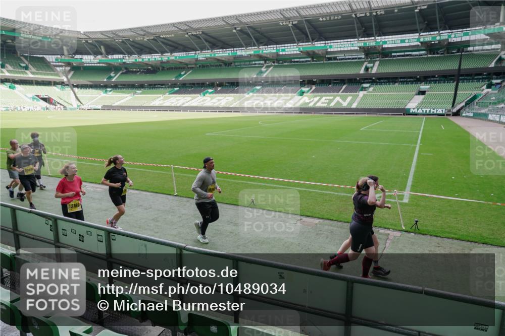 13.09.2026 - 21. swb-Marathon Bremen Michael Burmester http://msf.ph/oto/10489034 13.09.2026 10:39:10 Laufen im Stadion 10135, 10138, 10139, 10168, 10188, 10190, 10204, 10205, 10217, 10229, 10234, 10238, 10259, 10260, 10279, 10280, 10305, 10314, 10360, 10363, 10364, 10370, 10375, 10376, 10378, 10404, 10432, 10457, 10465, 10469, 10484, 10488, 10493, 10501, 10505, 10510, 10511, 10526, 10556, 10576, 10580, 10595, 10609, 10616, 10619, 10630, 10645, 10654, 10660, 10661, 10662, 10664, 10681, 10682, 10686, 10695, 10697, 10712, 10737, 10743, 10802, 10823 meine-sportfotos.de