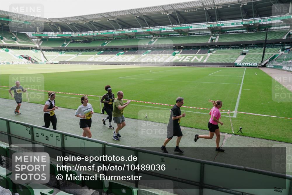 13.09.2026 - 21. swb-Marathon Bremen Michael Burmester http://msf.ph/oto/10489036 13.09.2026 10:39:13 Laufen im Stadion 10135, 10138, 10139, 10168, 10188, 10190, 10204, 10205, 10217, 10229, 10234, 10238, 10259, 10260, 10279, 10280, 10305, 10314, 10360, 10363, 10364, 10370, 10375, 10376, 10378, 10404, 10432, 10457, 10465, 10469, 10484, 10493, 10501, 10505, 10510, 10511, 10526, 10556, 10576, 10580, 10595, 10599, 10609, 10616, 10619, 10630, 10645, 10654, 10660, 10661, 10662, 10664, 10681, 10682, 10686, 10695, 10697, 10712, 10737, 10743, 10802, 10823 meine-sportfotos.de