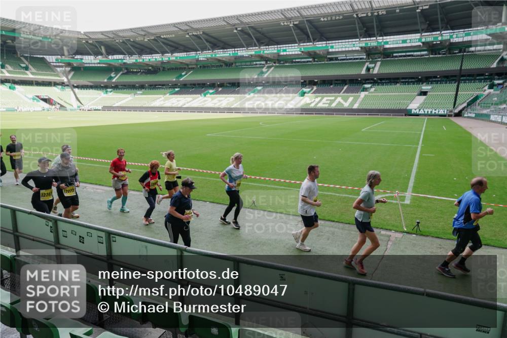 13.09.2026 - 21. swb-Marathon Bremen Michael Burmester http://msf.ph/oto/10489047 13.09.2026 10:39:27 Laufen im Stadion 10135, 10138, 10139, 10156, 10168, 10169, 10188, 10190, 10204, 10205, 10217, 10229, 10234, 10238, 10259, 10260, 10279, 10280, 10299, 10305, 10314, 10360, 10363, 10364, 10378, 10386, 10404, 10457, 10465, 10469, 10484, 10493, 10501, 10505, 10510, 10511, 10526, 10556, 10570, 10576, 10580, 10595, 10599, 10609, 10616, 10619, 10630, 10645, 10653, 10660, 10661, 10662, 10664, 10681, 10682, 10686, 10695, 10696, 10697, 10712, 10737, 10743, 10751, 10802, 10823 meine-sportfotos.de