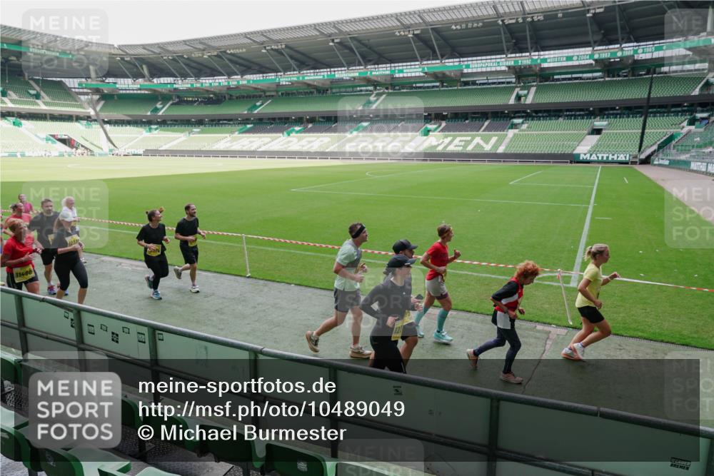 13.09.2026 - 21. swb-Marathon Bremen Michael Burmester http://msf.ph/oto/10489049 13.09.2026 10:39:29 Laufen im Stadion 10135, 10138, 10139, 10156, 10168, 10169, 10188, 10204, 10205, 10217, 10229, 10234, 10238, 10259, 10260, 10279, 10280, 10299, 10314, 10360, 10363, 10364, 10378, 10386, 10404, 10457, 10465, 10469, 10484, 10493, 10501, 10505, 10510, 10511, 10526, 10556, 10570, 10576, 10580, 10595, 10599, 10609, 10616, 10619, 10630, 10645, 10653, 10660, 10661, 10662, 10664, 10681, 10682, 10686, 10695, 10696, 10697, 10712, 10737, 10743, 10751, 10802, 10823 meine-sportfotos.de