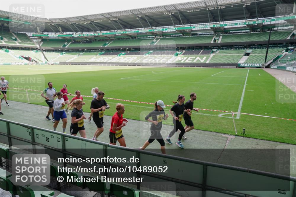 13.09.2026 - 21. swb-Marathon Bremen Michael Burmester http://msf.ph/oto/10489052 13.09.2026 10:39:31 Laufen im Stadion 10135, 10138, 10139, 10156, 10168, 10169, 10188, 10204, 10205, 10217, 10229, 10234, 10238, 10259, 10260, 10279, 10280, 10299, 10314, 10360, 10363, 10364, 10378, 10386, 10404, 10457, 10469, 10484, 10493, 10501, 10505, 10510, 10511, 10526, 10556, 10570, 10576, 10580, 10595, 10599, 10609, 10616, 10619, 10630, 10645, 10653, 10660, 10661, 10662, 10664, 10681, 10682, 10686, 10695, 10696, 10697, 10712, 10737, 10743, 10751, 10802 meine-sportfotos.de