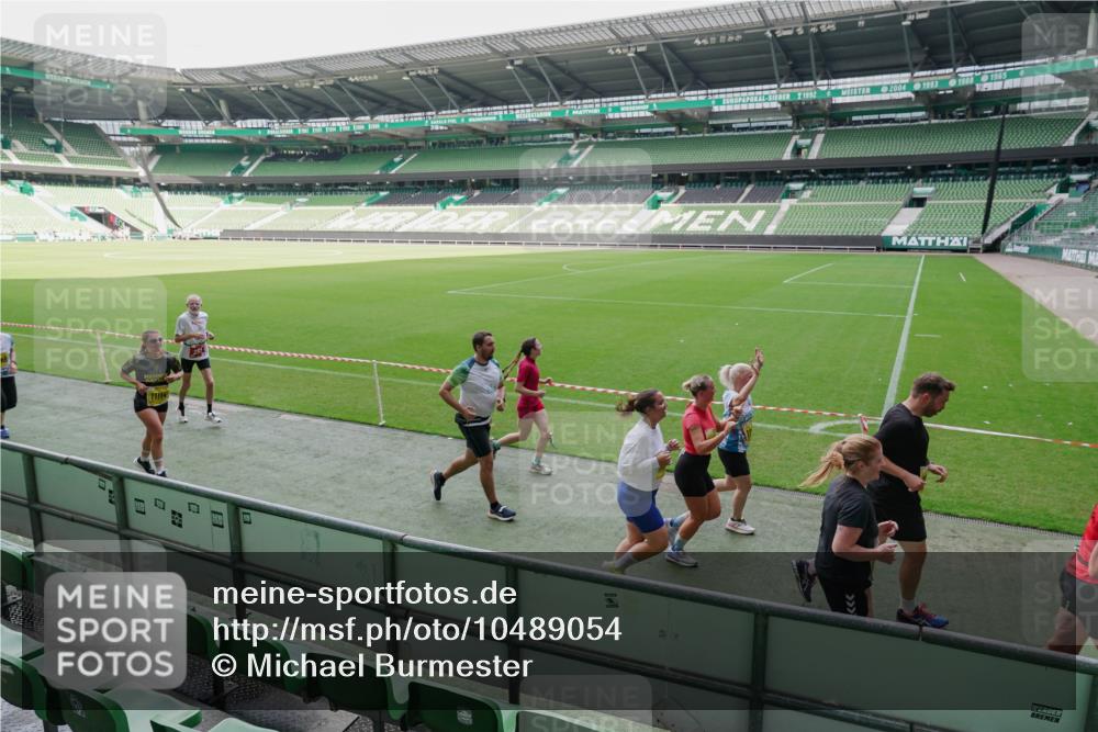 13.09.2026 - 21. swb-Marathon Bremen Michael Burmester http://msf.ph/oto/10489054 13.09.2026 10:39:33 Laufen im Stadion 10135, 10138, 10139, 10156, 10168, 10169, 10188, 10204, 10205, 10213, 10217, 10229, 10234, 10238, 10259, 10260, 10279, 10280, 10299, 10314, 10360, 10363, 10364, 10378, 10386, 10404, 10457, 10469, 10484, 10493, 10501, 10505, 10510, 10511, 10526, 10556, 10570, 10576, 10580, 10595, 10599, 10609, 10616, 10619, 10630, 10645, 10653, 10660, 10661, 10662, 10664, 10681, 10682, 10686, 10695, 10696, 10697, 10712, 10737, 10743, 10751, 10802 meine-sportfotos.de