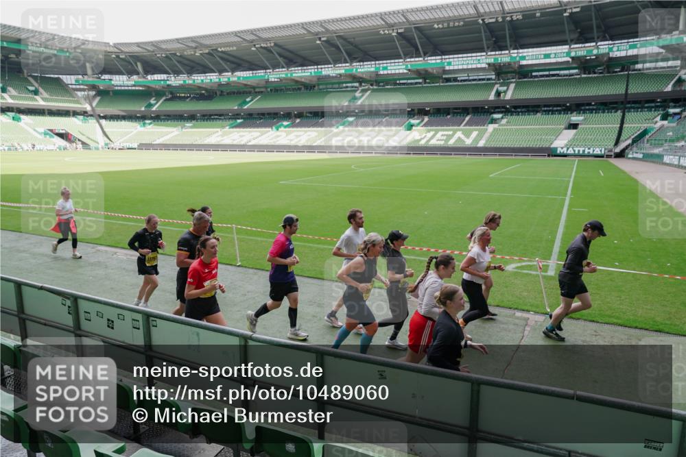 13.09.2026 - 21. swb-Marathon Bremen Michael Burmester http://msf.ph/oto/10489060 13.09.2026 10:39:42 Laufen im Stadion 10135, 10138, 10139, 10156, 10168, 10169, 10188, 10204, 10213, 10217, 10229, 10234, 10238, 10259, 10260, 10279, 10280, 10299, 10314, 10321, 10360, 10363, 10364, 10378, 10386, 10404, 10406, 10417, 10435, 10457, 10469, 10484, 10493, 10501, 10505, 10510, 10511, 10526, 10556, 10570, 10576, 10580, 10582, 10595, 10599, 10609, 10616, 10619, 10630, 10645, 10653, 10660, 10661, 10662, 10664, 10681, 10682, 10686, 10695, 10696, 10697, 10712, 10737, 10743, 10751, 10802 meine-sportfotos.de