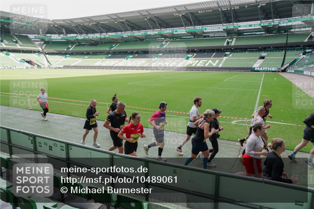 13.09.2026 - 21. swb-Marathon Bremen Michael Burmester http://msf.ph/oto/10489061 13.09.2026 10:39:42 Laufen im Stadion 10135, 10138, 10139, 10156, 10168, 10169, 10188, 10204, 10213, 10217, 10229, 10234, 10238, 10259, 10260, 10279, 10280, 10299, 10314, 10321, 10360, 10363, 10364, 10378, 10386, 10404, 10406, 10417, 10435, 10457, 10469, 10484, 10493, 10501, 10505, 10510, 10511, 10526, 10556, 10570, 10576, 10580, 10582, 10595, 10599, 10609, 10616, 10619, 10630, 10645, 10653, 10660, 10661, 10662, 10664, 10681, 10682, 10686, 10695, 10696, 10697, 10712, 10737, 10743, 10751, 10802 meine-sportfotos.de