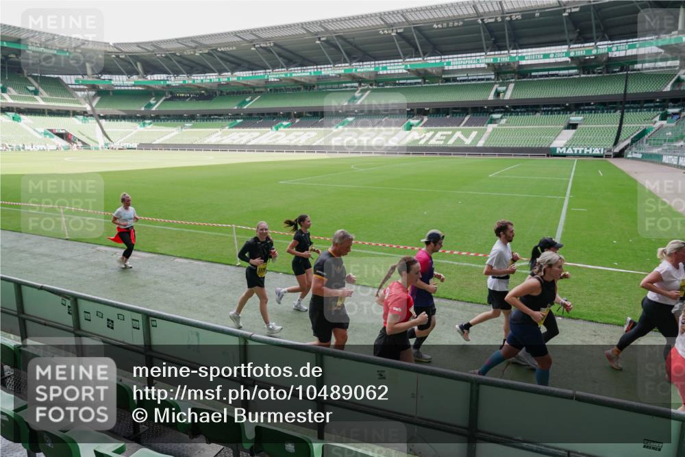 13.09.2026 - 21. swb-Marathon Bremen Michael Burmester http://msf.ph/oto/10489062 13.09.2026 10:39:43 Laufen im Stadion 10135, 10138, 10139, 10156, 10168, 10169, 10188, 10204, 10213, 10217, 10229, 10234, 10238, 10259, 10260, 10279, 10280, 10299, 10314, 10321, 10360, 10363, 10364, 10378, 10386, 10404, 10406, 10417, 10435, 10457, 10469, 10484, 10493, 10501, 10505, 10510, 10511, 10526, 10556, 10570, 10576, 10580, 10582, 10595, 10599, 10609, 10616, 10619, 10630, 10645, 10653, 10660, 10661, 10662, 10664, 10681, 10682, 10686, 10695, 10696, 10697, 10712, 10737, 10743, 10751 meine-sportfotos.de