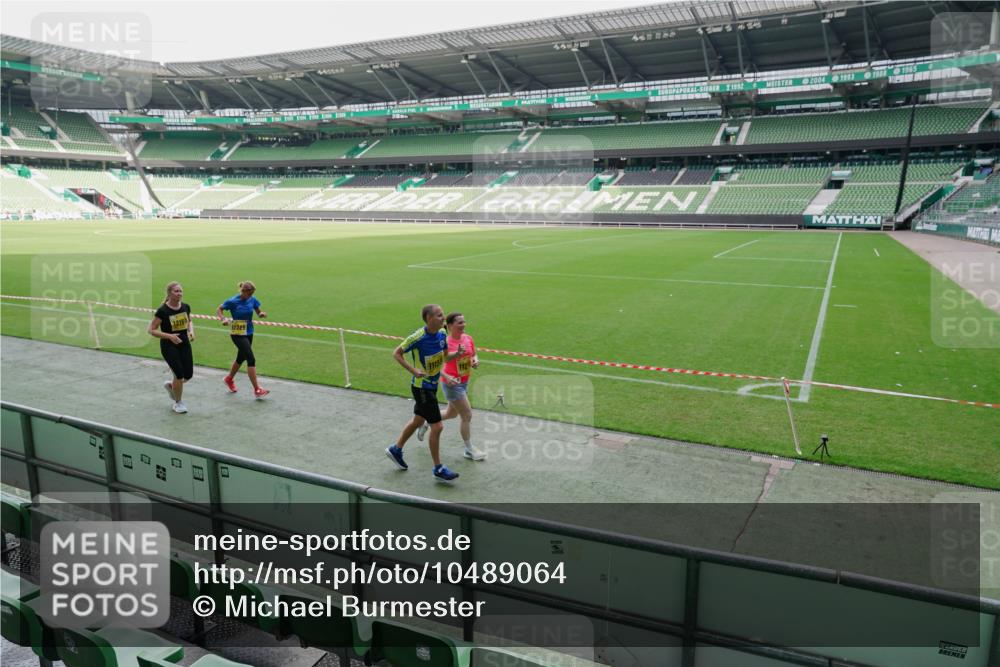 13.09.2026 - 21. swb-Marathon Bremen Michael Burmester http://msf.ph/oto/10489064 13.09.2026 10:39:47 Laufen im Stadion 10135, 10138, 10139, 10156, 10168, 10169, 10188, 10204, 10213, 10217, 10229, 10234, 10238, 10259, 10260, 10279, 10280, 10299, 10314, 10321, 10360, 10363, 10364, 10378, 10386, 10404, 10406, 10417, 10424, 10435, 10455, 10457, 10469, 10484, 10493, 10501, 10505, 10510, 10511, 10526, 10556, 10570, 10576, 10580, 10582, 10595, 10599, 10609, 10616, 10619, 10630, 10645, 10653, 10660, 10661, 10662, 10664, 10681, 10682, 10686, 10696, 10697, 10712, 10737, 10743, 10751 meine-sportfotos.de