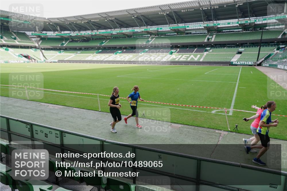 13.09.2026 - 21. swb-Marathon Bremen Michael Burmester http://msf.ph/oto/10489065 13.09.2026 10:39:49 Laufen im Stadion 10135, 10138, 10139, 10156, 10168, 10169, 10188, 10204, 10213, 10217, 10229, 10234, 10238, 10259, 10260, 10279, 10280, 10299, 10314, 10321, 10360, 10363, 10364, 10378, 10386, 10404, 10406, 10417, 10424, 10435, 10455, 10457, 10469, 10484, 10493, 10501, 10505, 10510, 10511, 10526, 10556, 10570, 10576, 10580, 10582, 10595, 10599, 10609, 10616, 10619, 10630, 10653, 10660, 10661, 10662, 10664, 10682, 10686, 10696, 10697, 10712, 10737, 10743, 10751 meine-sportfotos.de
