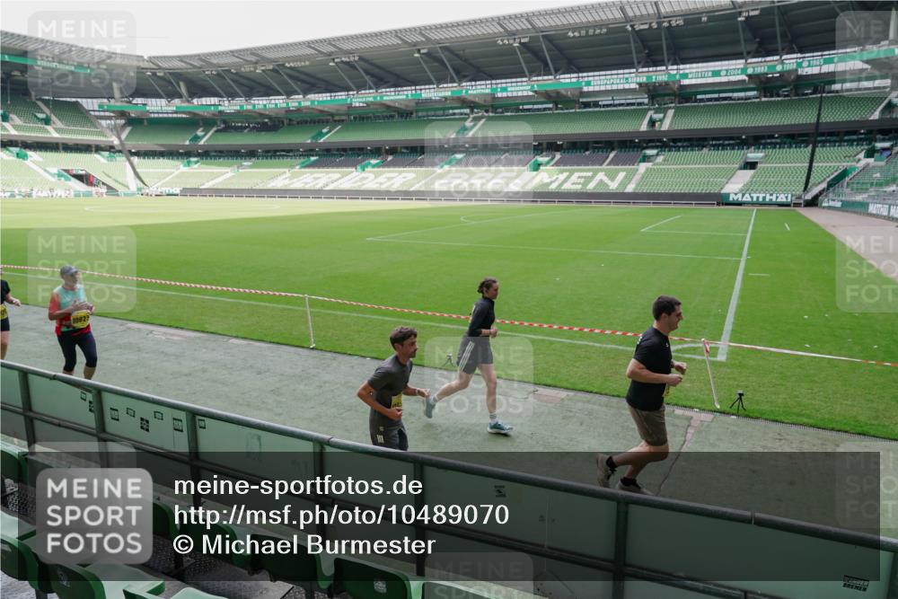 13.09.2026 - 21. swb-Marathon Bremen Michael Burmester http://msf.ph/oto/10489070 13.09.2026 10:39:55 Laufen im Stadion 10135, 10138, 10139, 10156, 10169, 10188, 10204, 10213, 10217, 10229, 10234, 10238, 10259, 10260, 10279, 10280, 10299, 10314, 10321, 10360, 10363, 10364, 10378, 10386, 10404, 10406, 10417, 10424, 10435, 10455, 10457, 10469, 10484, 10493, 10501, 10505, 10510, 10511, 10526, 10556, 10570, 10576, 10580, 10582, 10595, 10599, 10609, 10616, 10619, 10630, 10653, 10660, 10662, 10664, 10686, 10696, 10712, 10737, 10743, 10751 meine-sportfotos.de