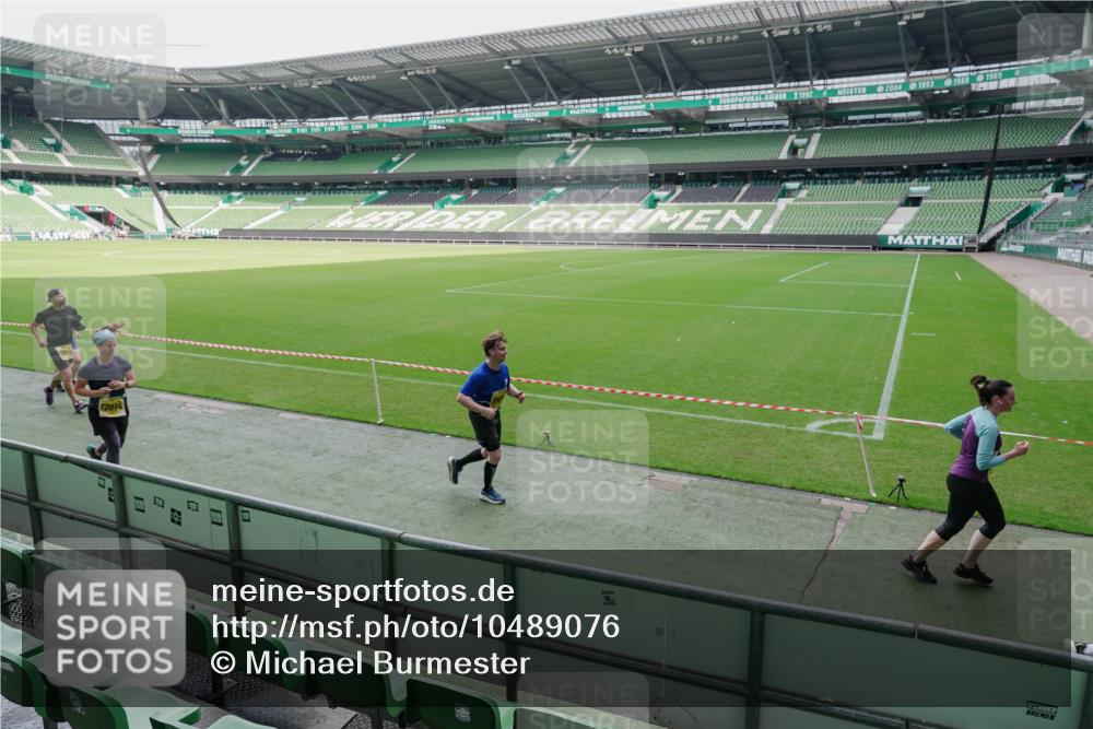 13.09.2026 - 21. swb-Marathon Bremen Michael Burmester http://msf.ph/oto/10489076 13.09.2026 10:40:04 Laufen im Stadion 10135, 10138, 10139, 10156, 10169, 10204, 10213, 10217, 10229, 10234, 10238, 10279, 10280, 10299, 10314, 10321, 10354, 10360, 10363, 10364, 10378, 10386, 10404, 10406, 10417, 10424, 10435, 10455, 10457, 10469, 10484, 10493, 10501, 10505, 10510, 10511, 10545, 10556, 10570, 10576, 10580, 10582, 10595, 10599, 10609, 10611, 10616, 10619, 10630, 10653, 10660, 10662, 10664, 10686, 10694, 10696, 10712, 10737, 10743, 10751 meine-sportfotos.de