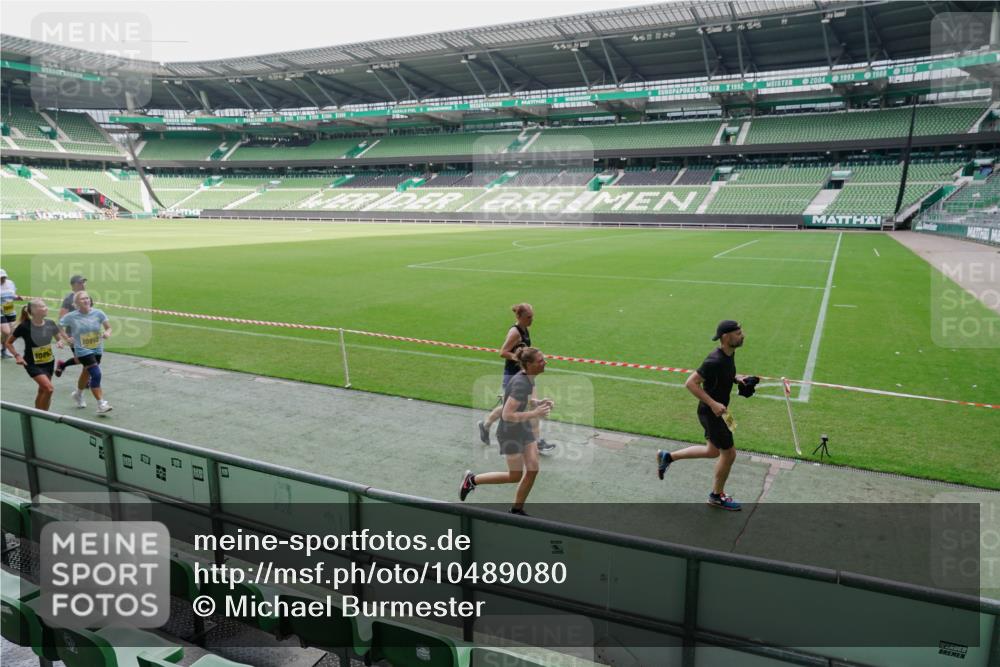 13.09.2026 - 21. swb-Marathon Bremen Michael Burmester http://msf.ph/oto/10489080 13.09.2026 10:40:08 Laufen im Stadion 10135, 10138, 10139, 10156, 10169, 10204, 10213, 10217, 10229, 10234, 10238, 10279, 10280, 10299, 10314, 10321, 10354, 10360, 10363, 10364, 10378, 10386, 10404, 10406, 10417, 10424, 10435, 10455, 10457, 10469, 10484, 10493, 10501, 10505, 10510, 10511, 10545, 10556, 10570, 10576, 10580, 10582, 10595, 10599, 10609, 10611, 10616, 10619, 10630, 10653, 10660, 10662, 10664, 10686, 10694, 10696, 10712, 10737, 10743, 10751 meine-sportfotos.de