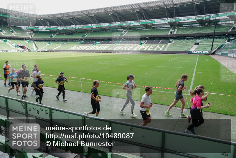 13.09.2026 - 21. swb-Marathon Bremen Michael Burmester http://msf.ph/oto/10489087 13.09.2026 10:40:15 Laufen im Stadion 10135, 10138, 10139, 10155, 10156, 10169, 10204, 10213, 10217, 10229, 10234, 10238, 10279, 10280, 10299, 10313, 10314, 10321, 10354, 10360, 10363, 10364, 10378, 10386, 10404, 10406, 10417, 10424, 10435, 10455, 10457, 10469, 10483, 10484, 10493, 10501, 10505, 10510, 10511, 10545, 10556, 10570, 10576, 10580, 10582, 10586, 10595, 10599, 10609, 10611, 10616, 10619, 10630, 10653, 10660, 10662, 10664, 10686, 10694, 10696, 10712, 10737, 10743, 10751, 10766 meine-sportfotos.de