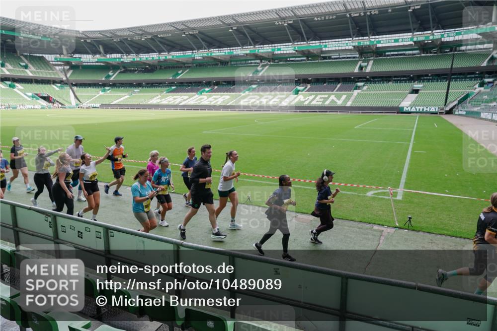 13.09.2026 - 21. swb-Marathon Bremen Michael Burmester http://msf.ph/oto/10489089 13.09.2026 10:40:17 Laufen im Stadion 10135, 10138, 10139, 10155, 10156, 10169, 10204, 10213, 10217, 10229, 10234, 10238, 10279, 10280, 10299, 10313, 10314, 10321, 10354, 10360, 10363, 10364, 10378, 10386, 10404, 10406, 10417, 10424, 10435, 10455, 10457, 10469, 10483, 10484, 10493, 10501, 10505, 10510, 10511, 10545, 10556, 10570, 10576, 10580, 10582, 10586, 10595, 10599, 10609, 10611, 10616, 10619, 10630, 10653, 10660, 10662, 10664, 10686, 10694, 10696, 10706, 10712, 10737, 10743, 10751, 10766 meine-sportfotos.de